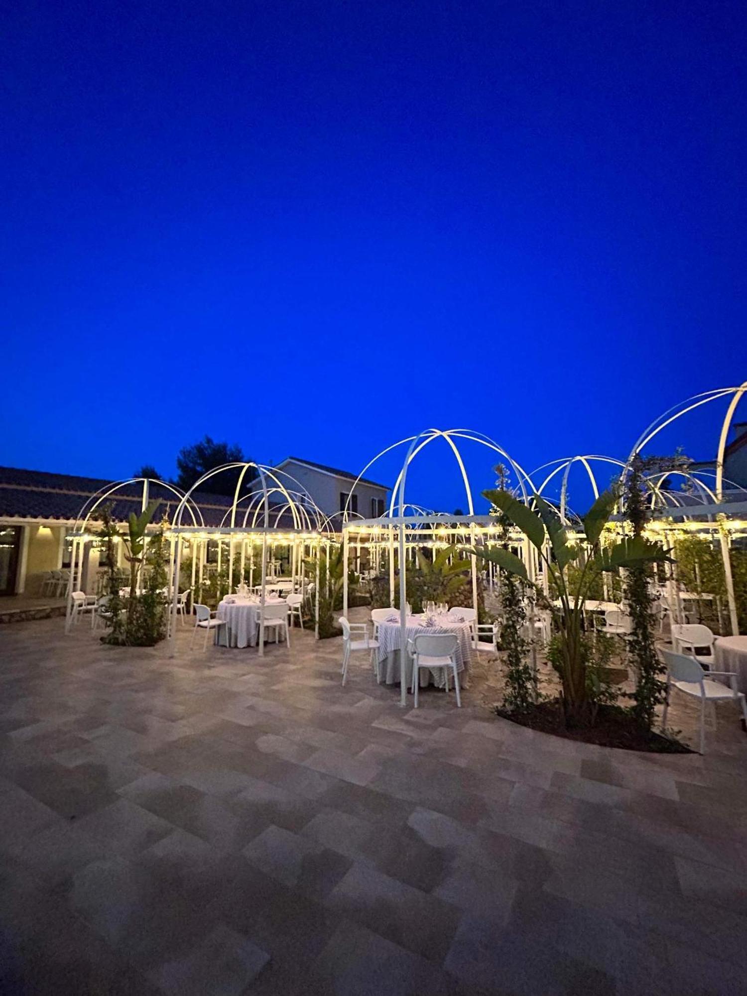 Villa Cavalieri Country Hotel Pula Exterior photo
