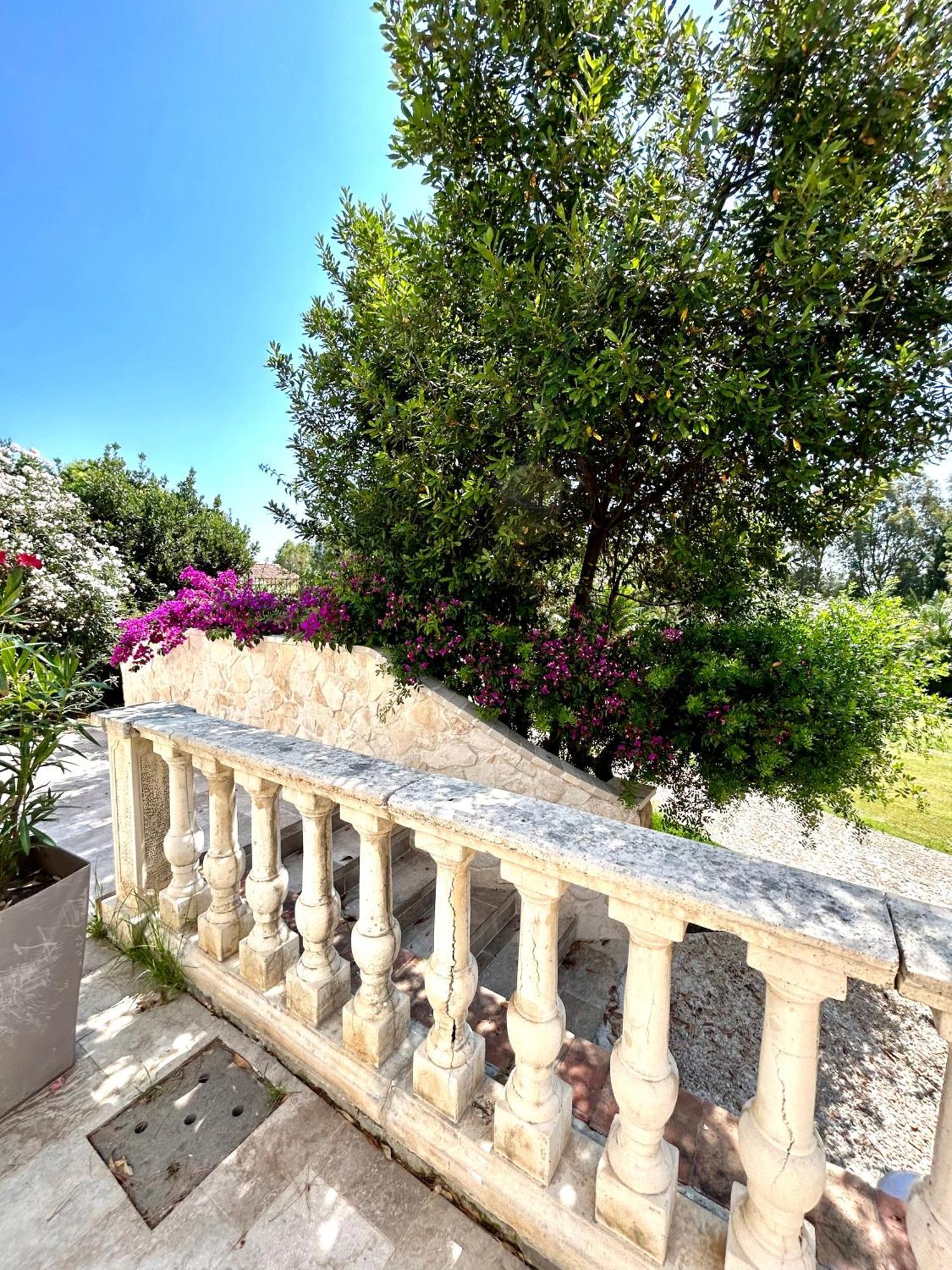 Villa Cavalieri Country Hotel Pula Exterior photo